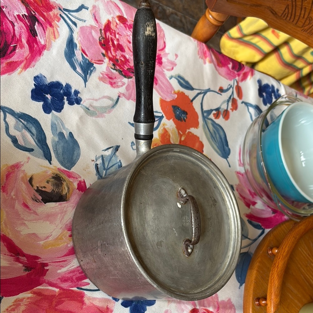 Sleek Silver and Black Cookware Pot for Kitchen